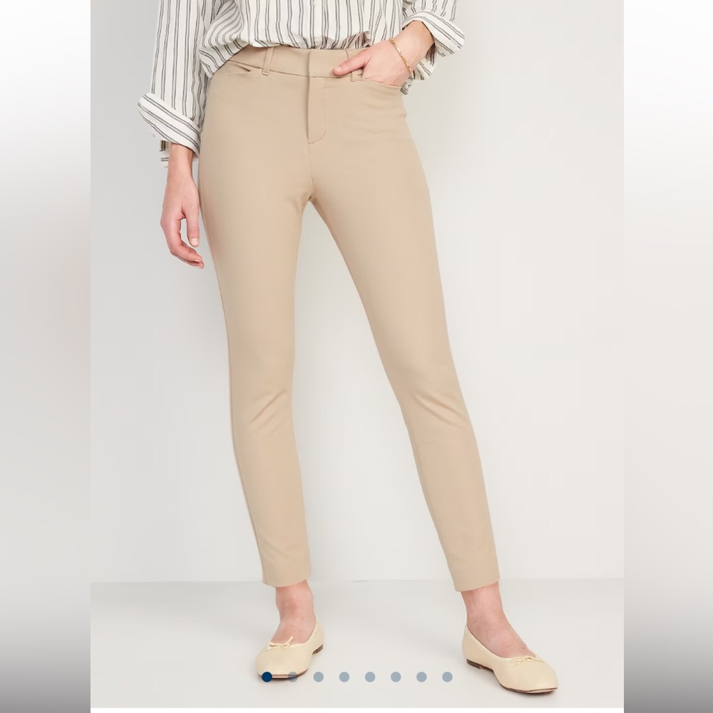 Old Navy Pixie Skinny Khaki Pants - Size 12